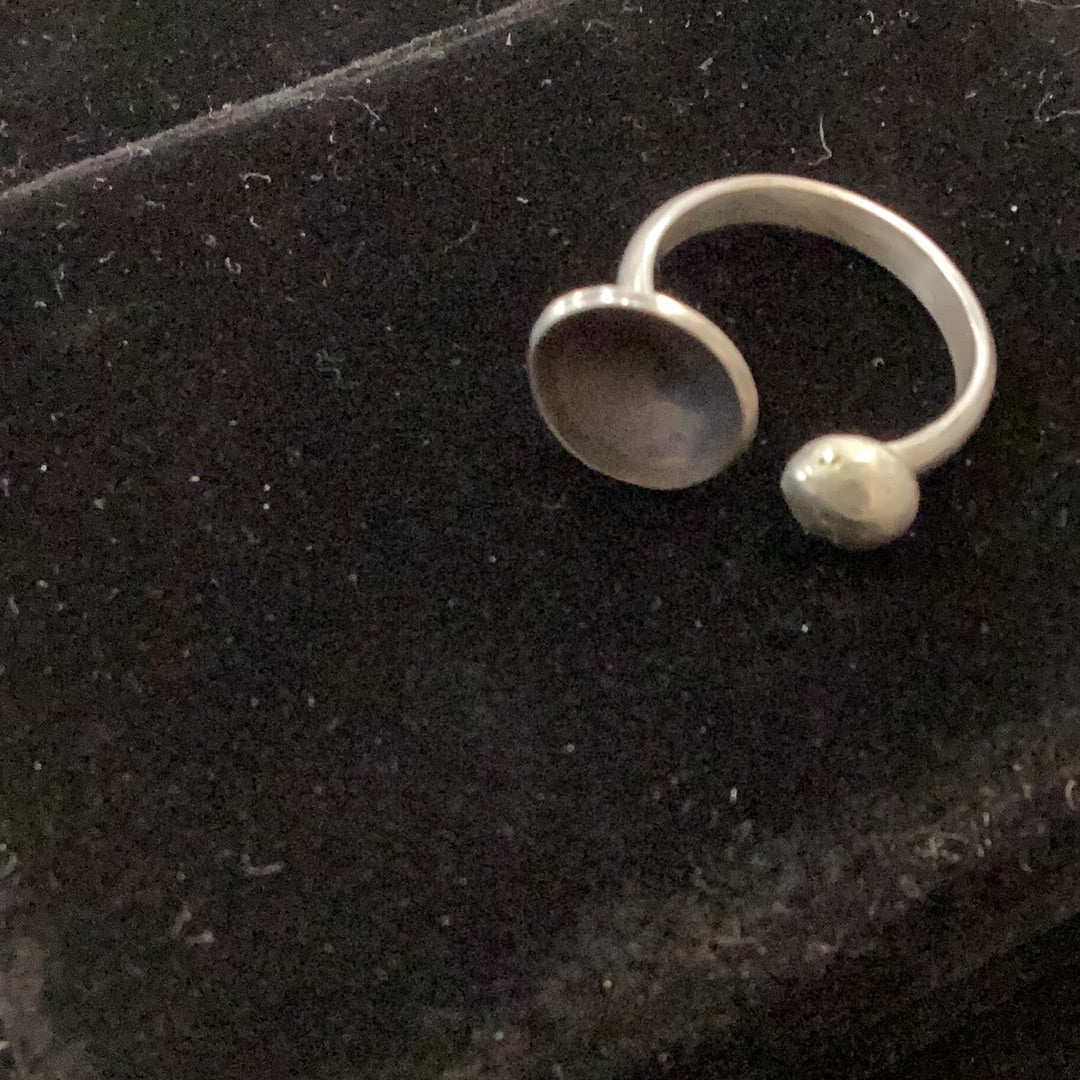 Separated ring with ball and coin in sterling silver