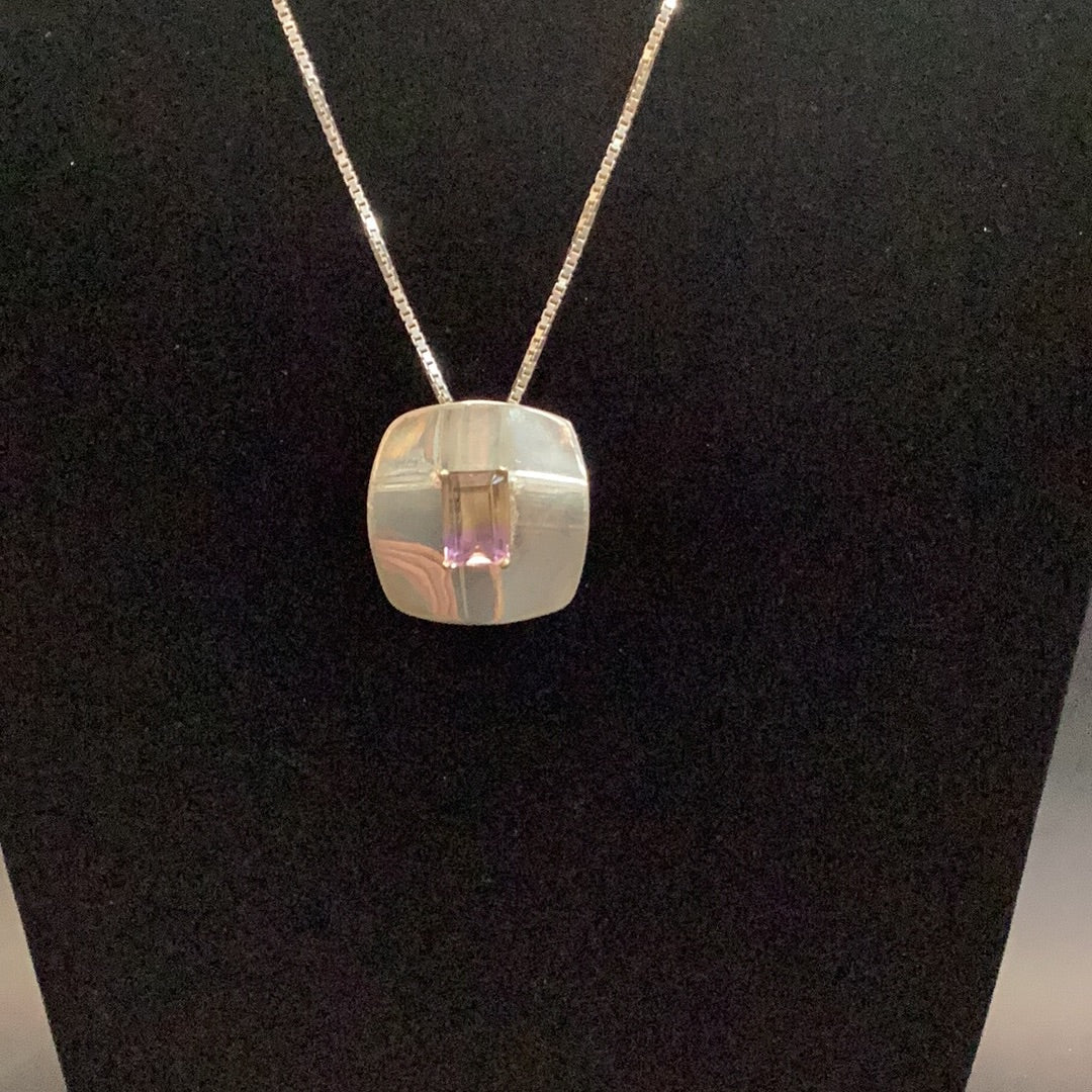 Necklace Synthetic Solitaire Yellow/Purple Stone