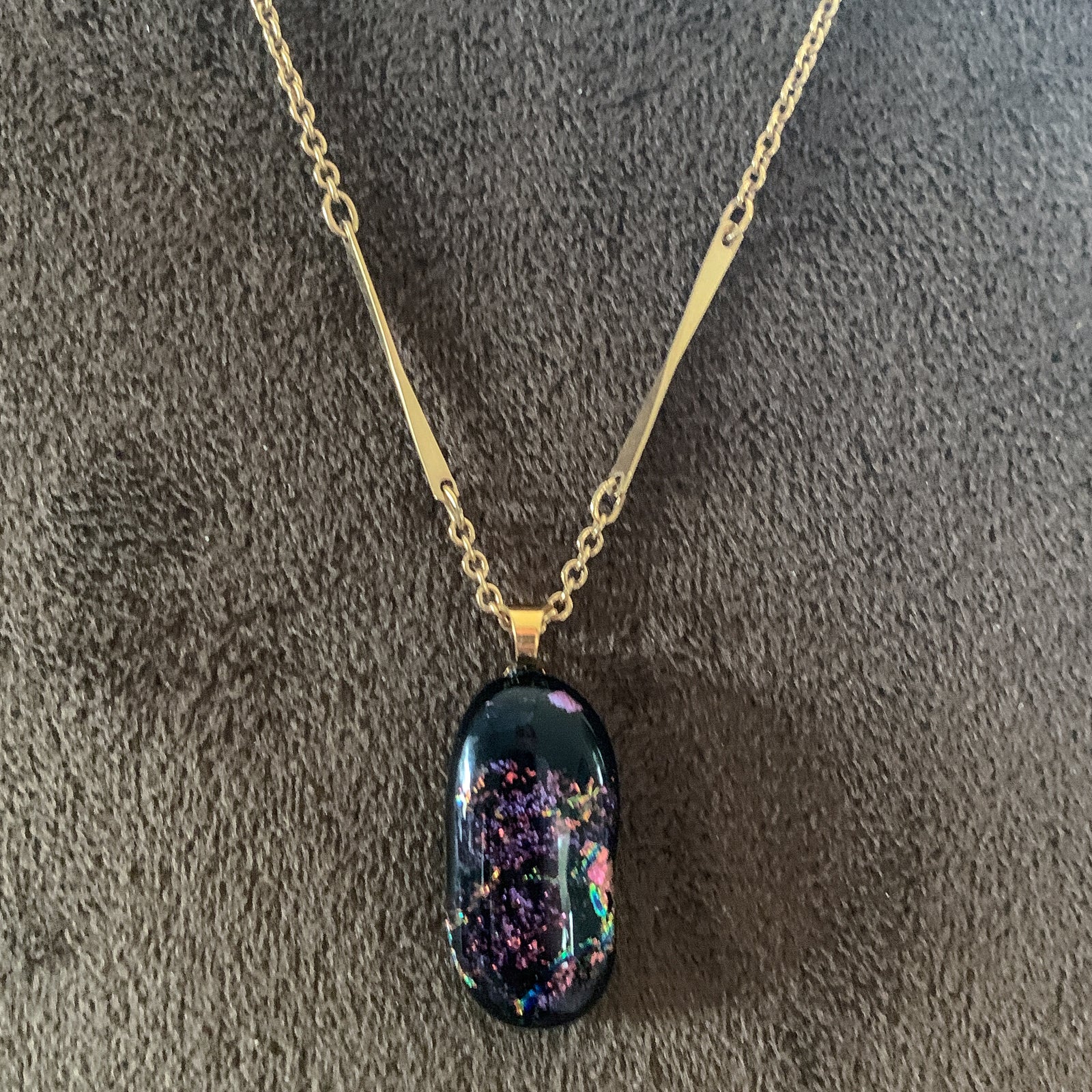 Small multicolor dichroic necklace J 231