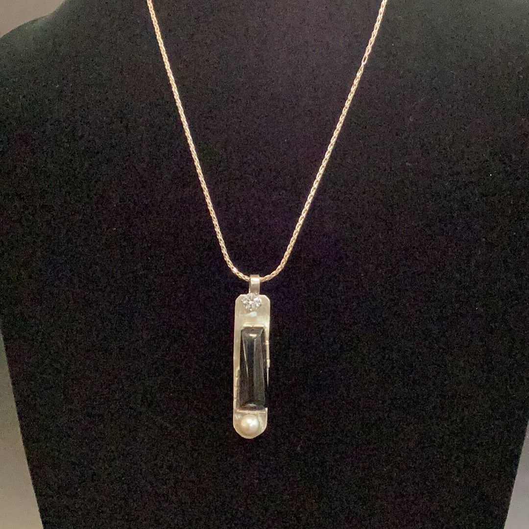 Black jade with pearl and chryoprase necklace