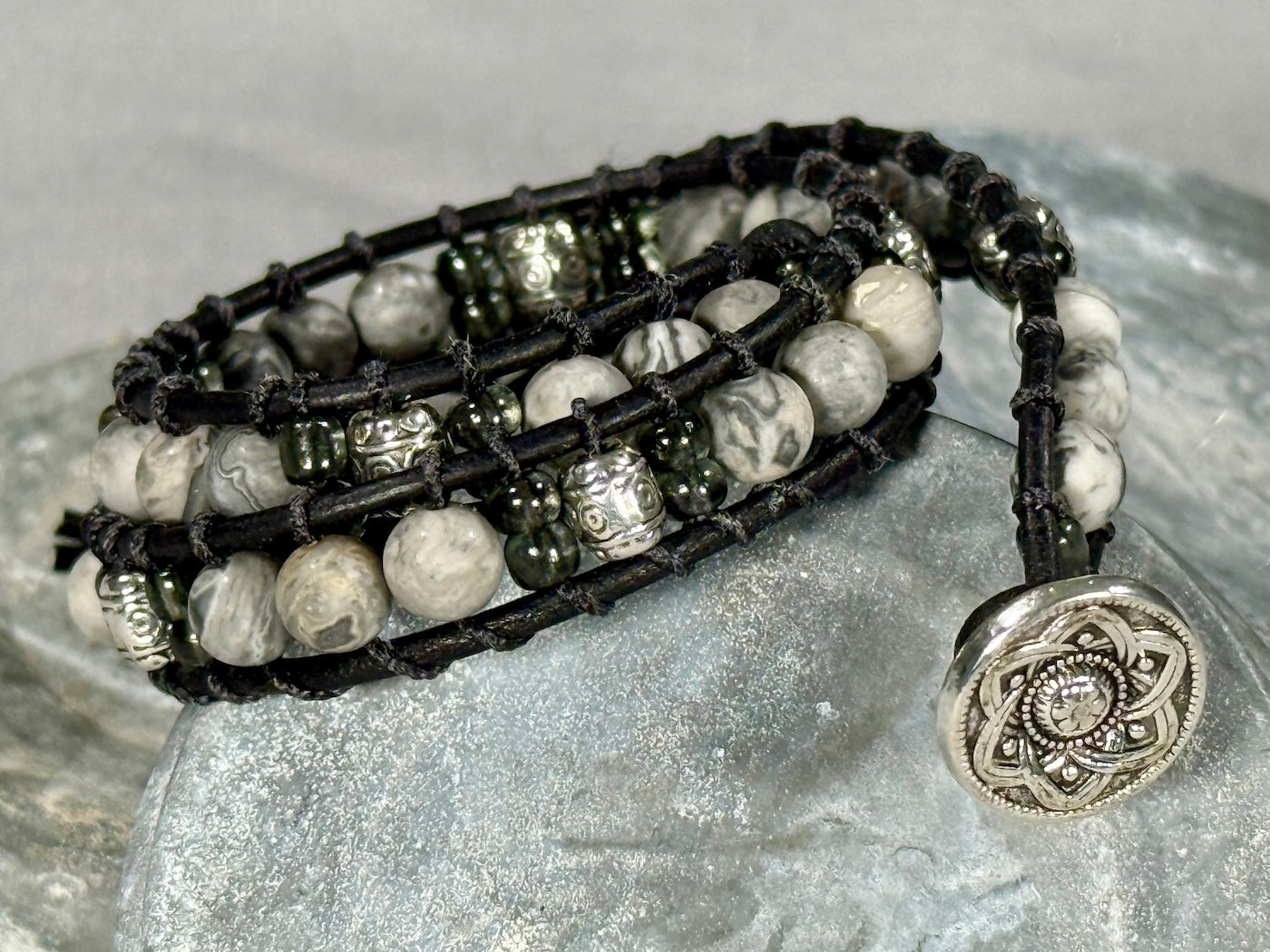 BB31 Grey and black double-wrap bracelet