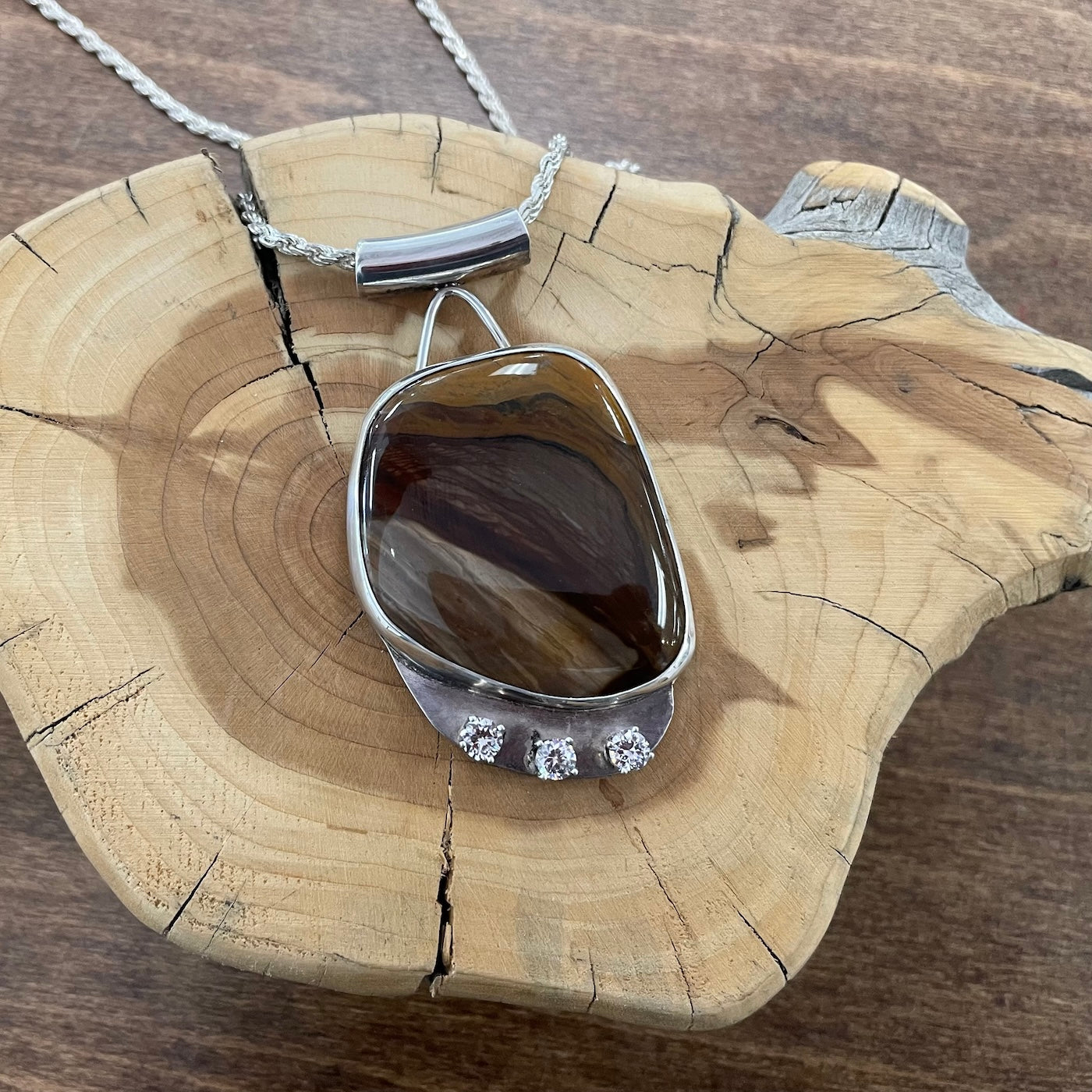 Cabochon and cubic zirconia necklace