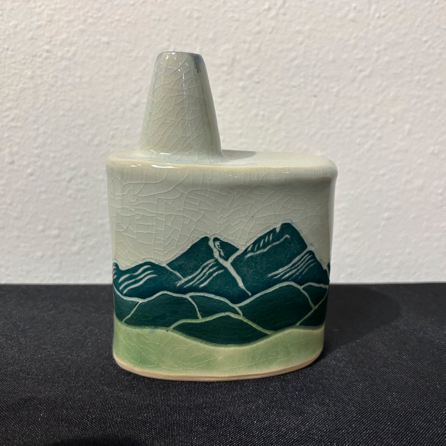 Ceramic_flask_mountains
