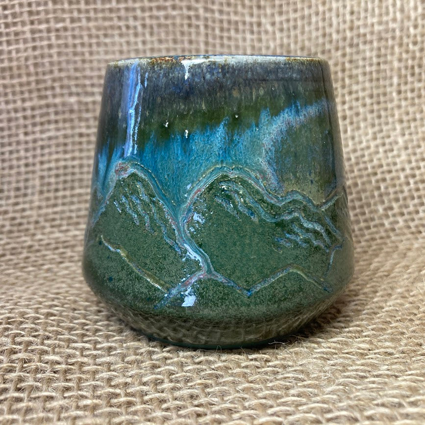Ceramic jar_Mountains_mountain skyline