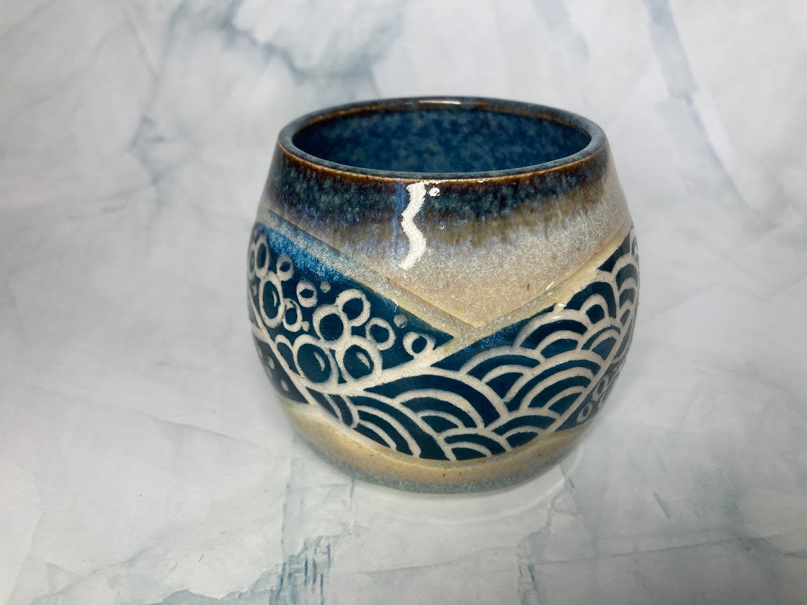 Ceramic jar_Streams_wavy rapids
