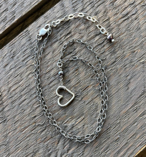 Dainty Open Heart Pendant N42