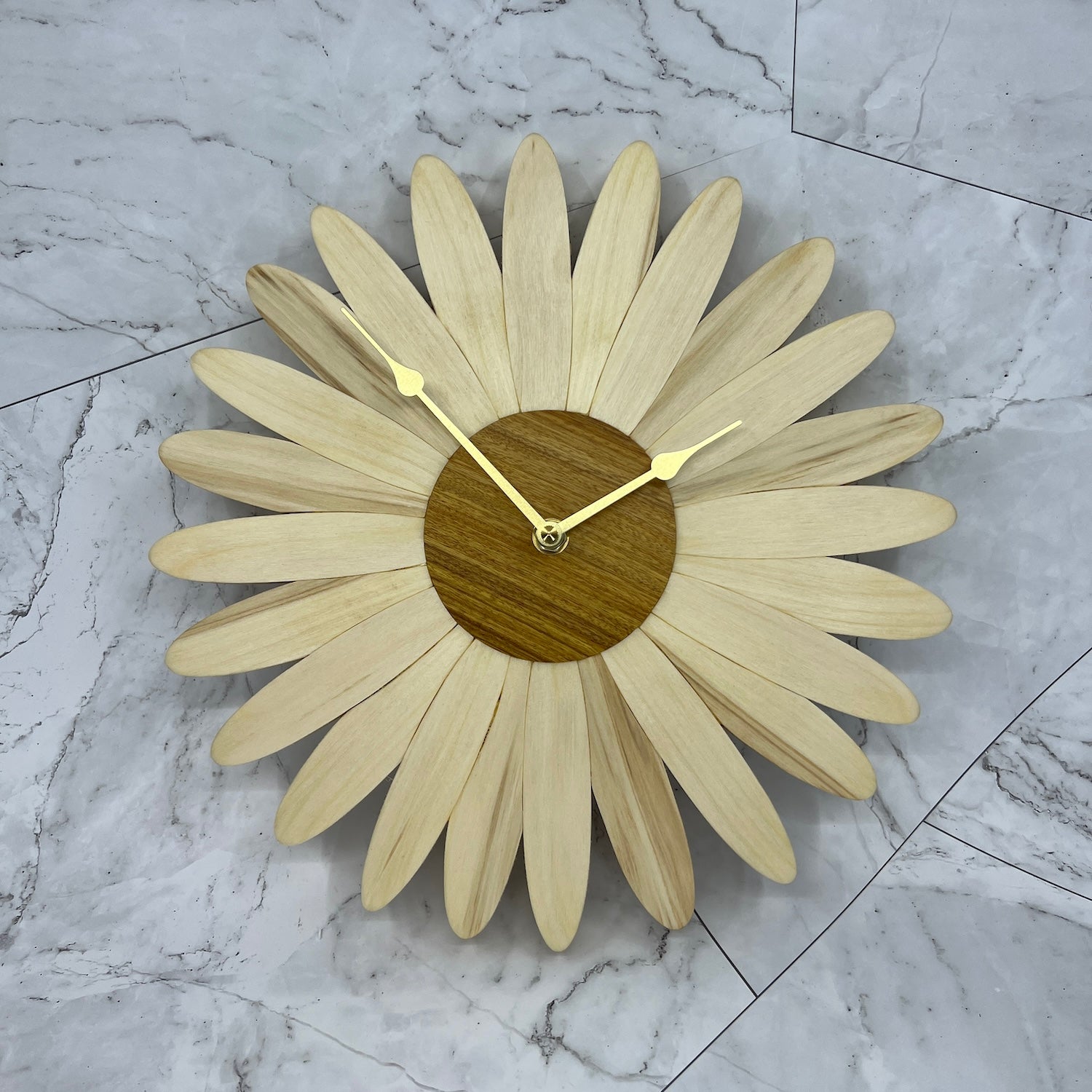 新品時計　SYNC WALL CLOCK FLOWER BOMBER Minimalist Flower Acrylic Wall Clock - Berry Tones – Poppy and