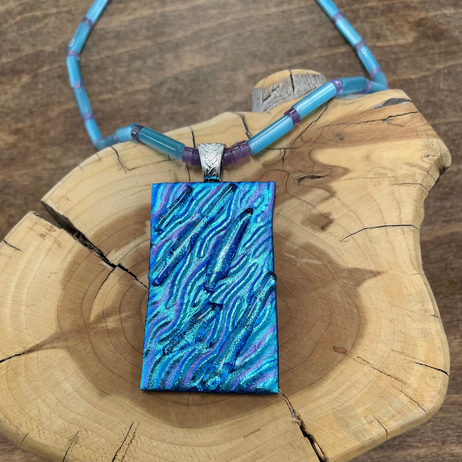 Dichroic necklace, Aqua waves
