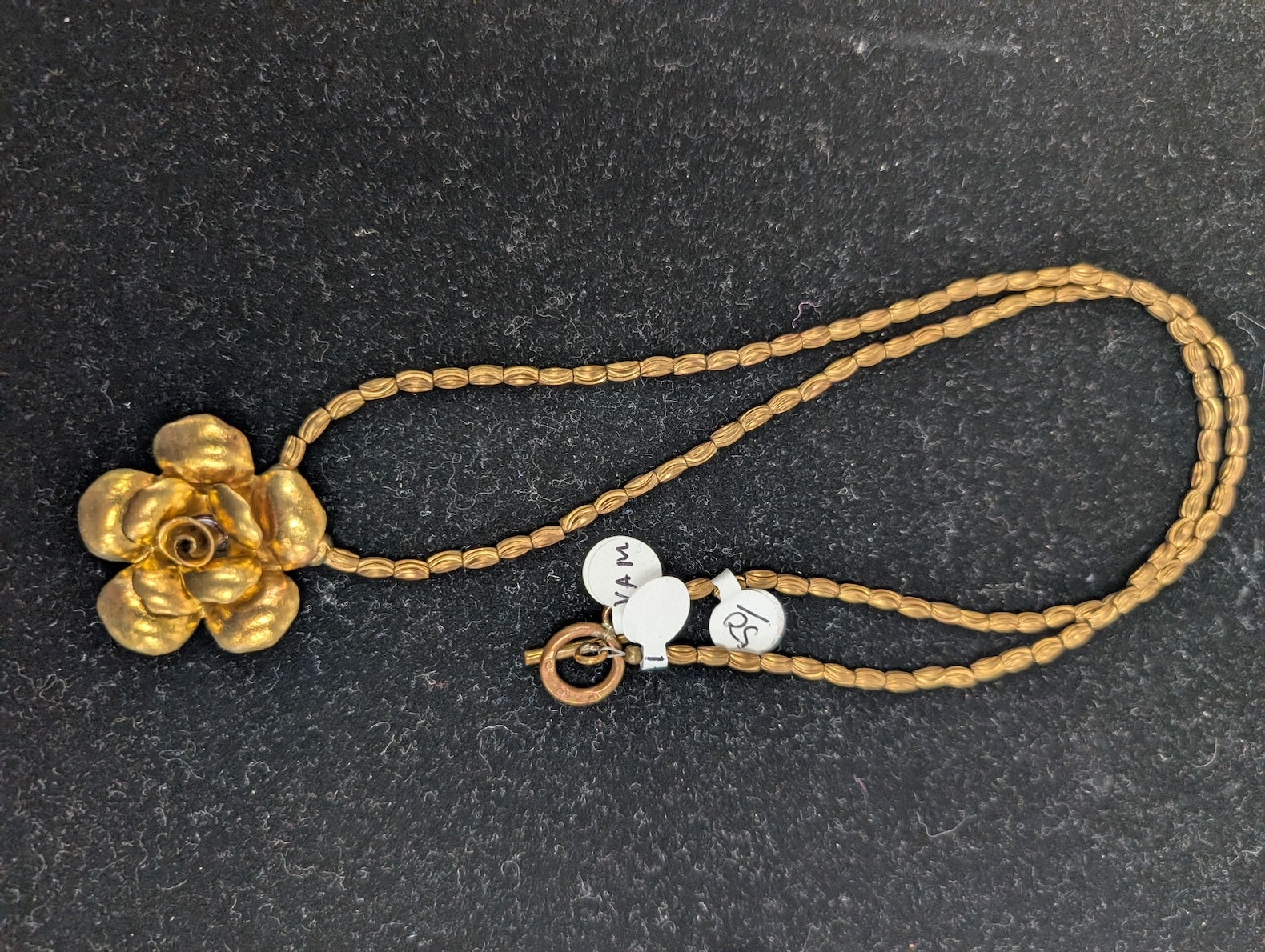 Flower necklace Base metal