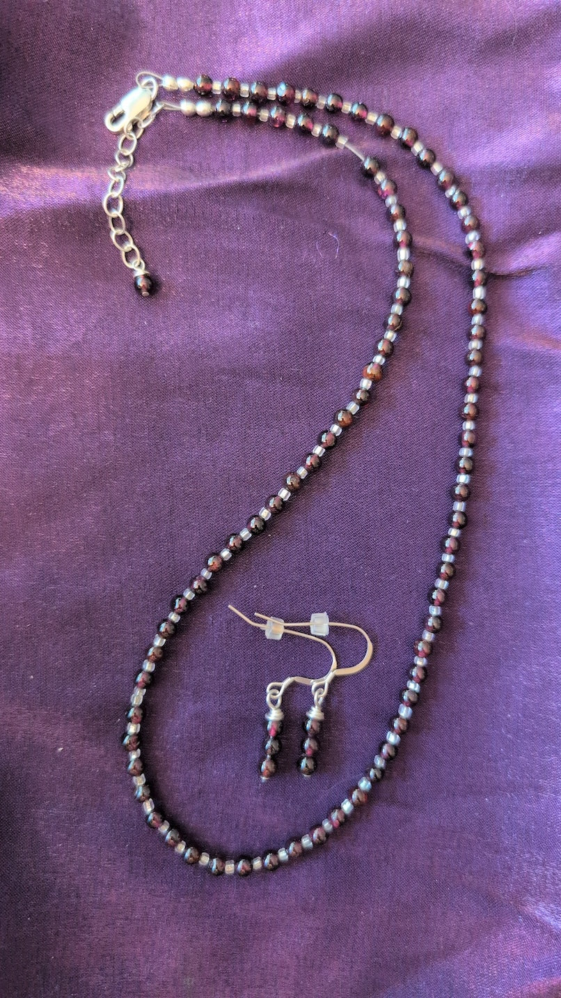 Garnet necklace with earrings