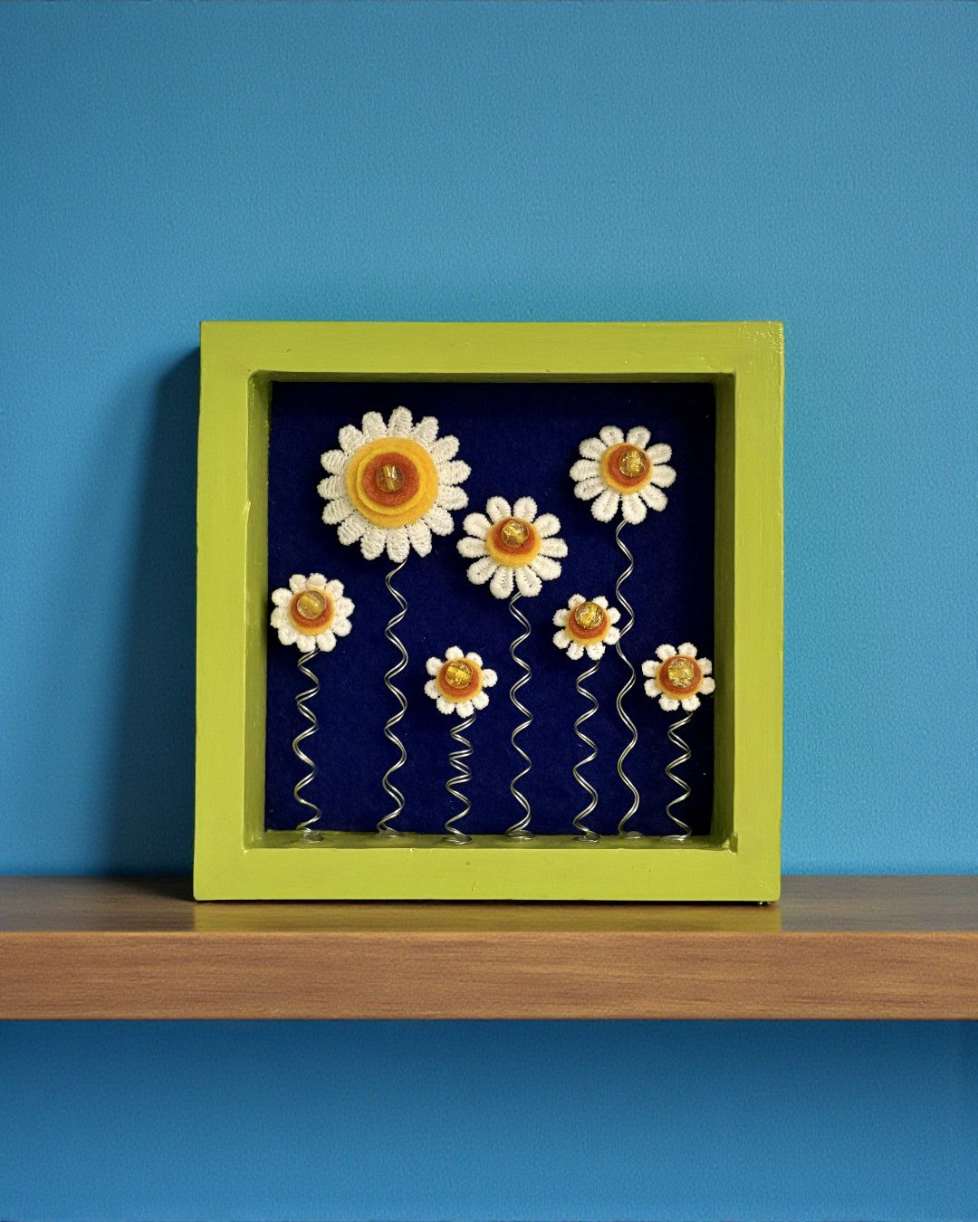 Green Frame with 7 Daisies