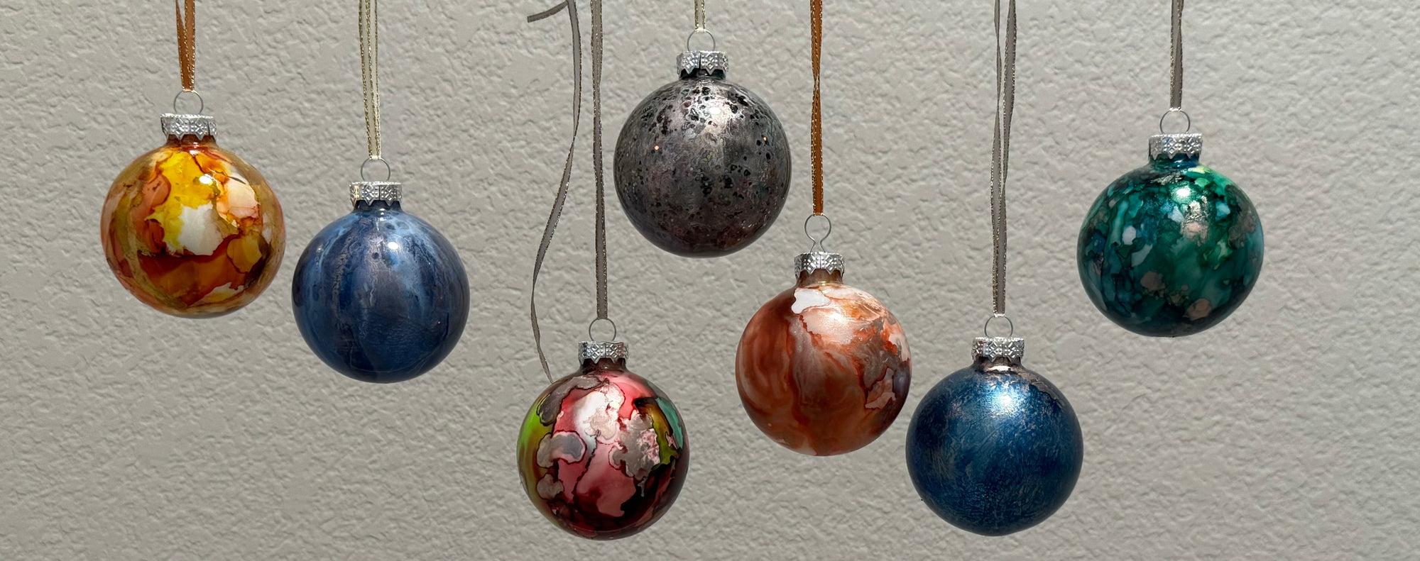 Creative Ornaments with Alcohol Inks Art Class Sat 12.13.25 @ 10A