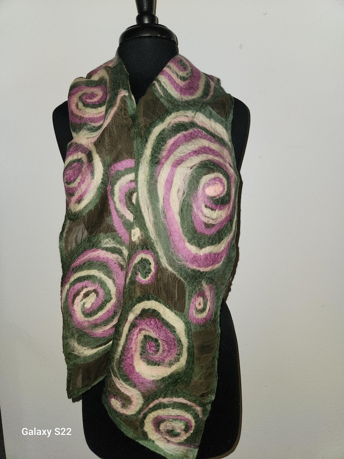 Scarf with green and pink spirals