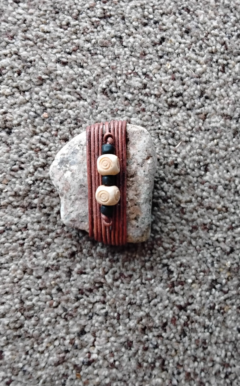 KLB8-7BeigeCinnWhtBeads$15