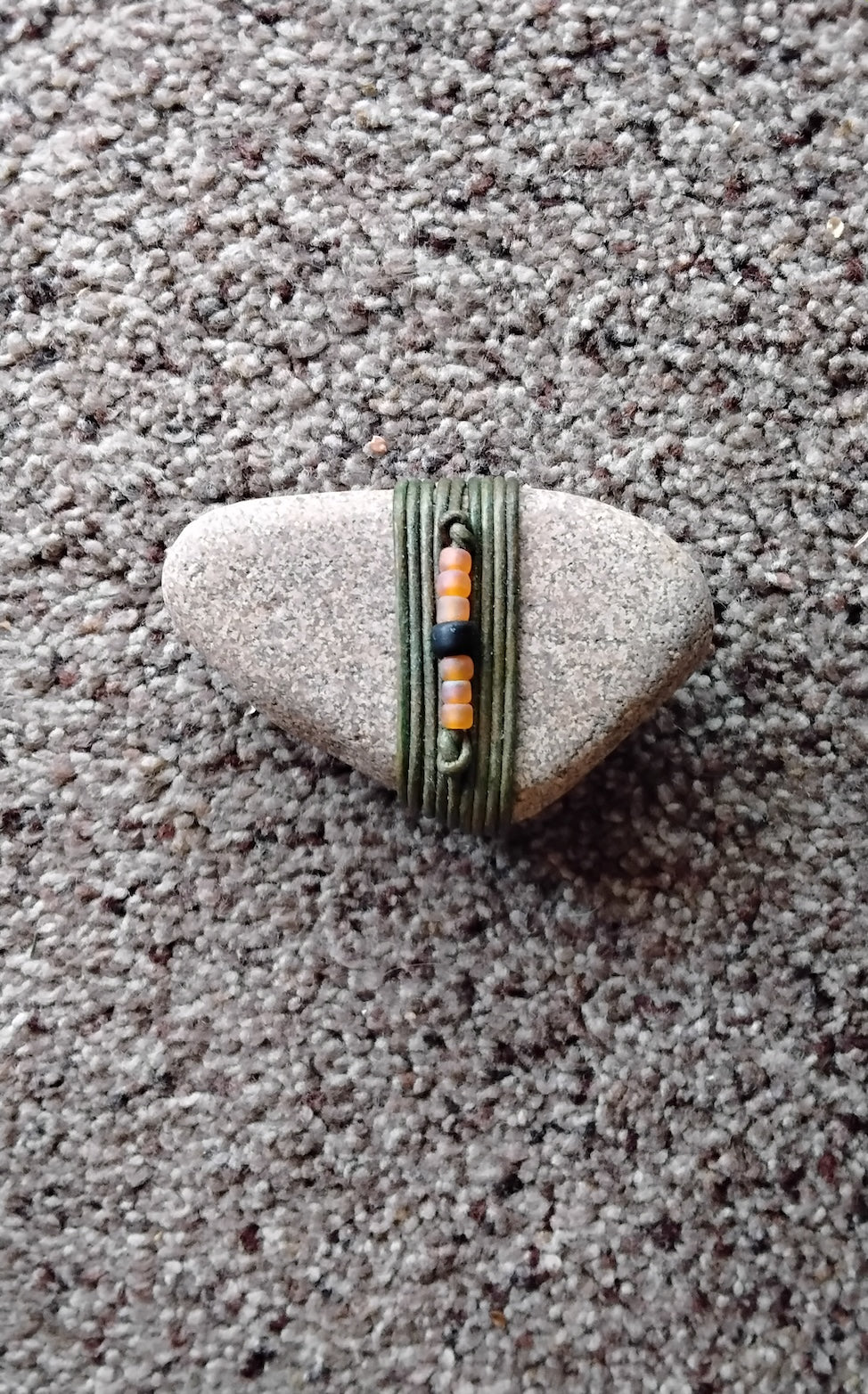 KLB8-7BeigeGrnBeads$15