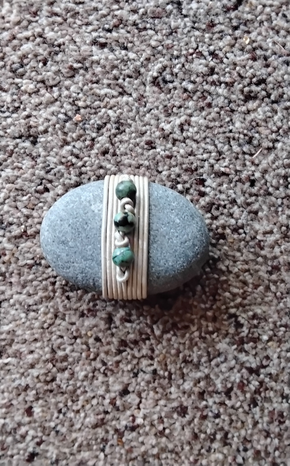 KLB8-7GryWhtBeads$15