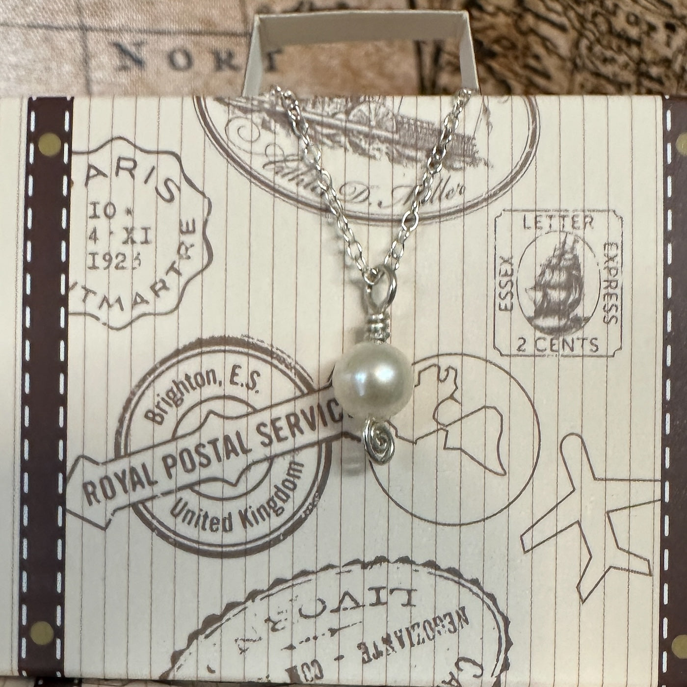 Monowi necklace- white