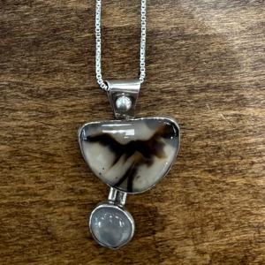 Montana Agate Pendant on Box Chain