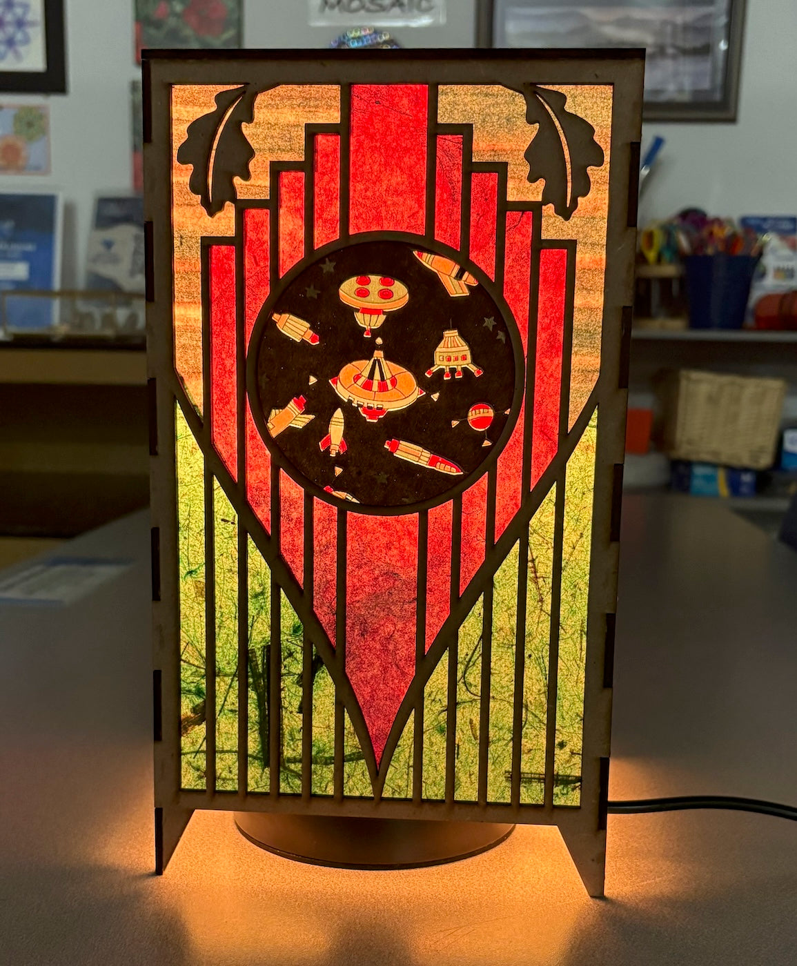 Oak Leaf 11 inch table top luminary