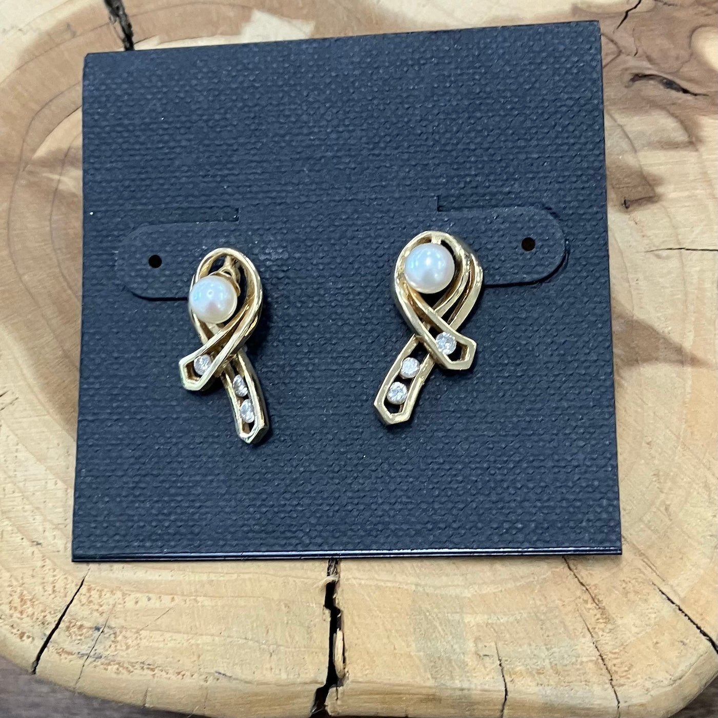 Pearl and diamond on gold earrings