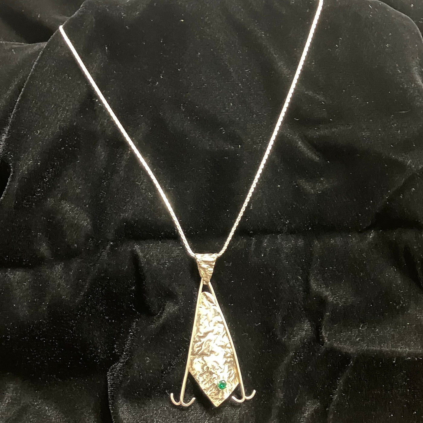 Silver necklace with green Garnet