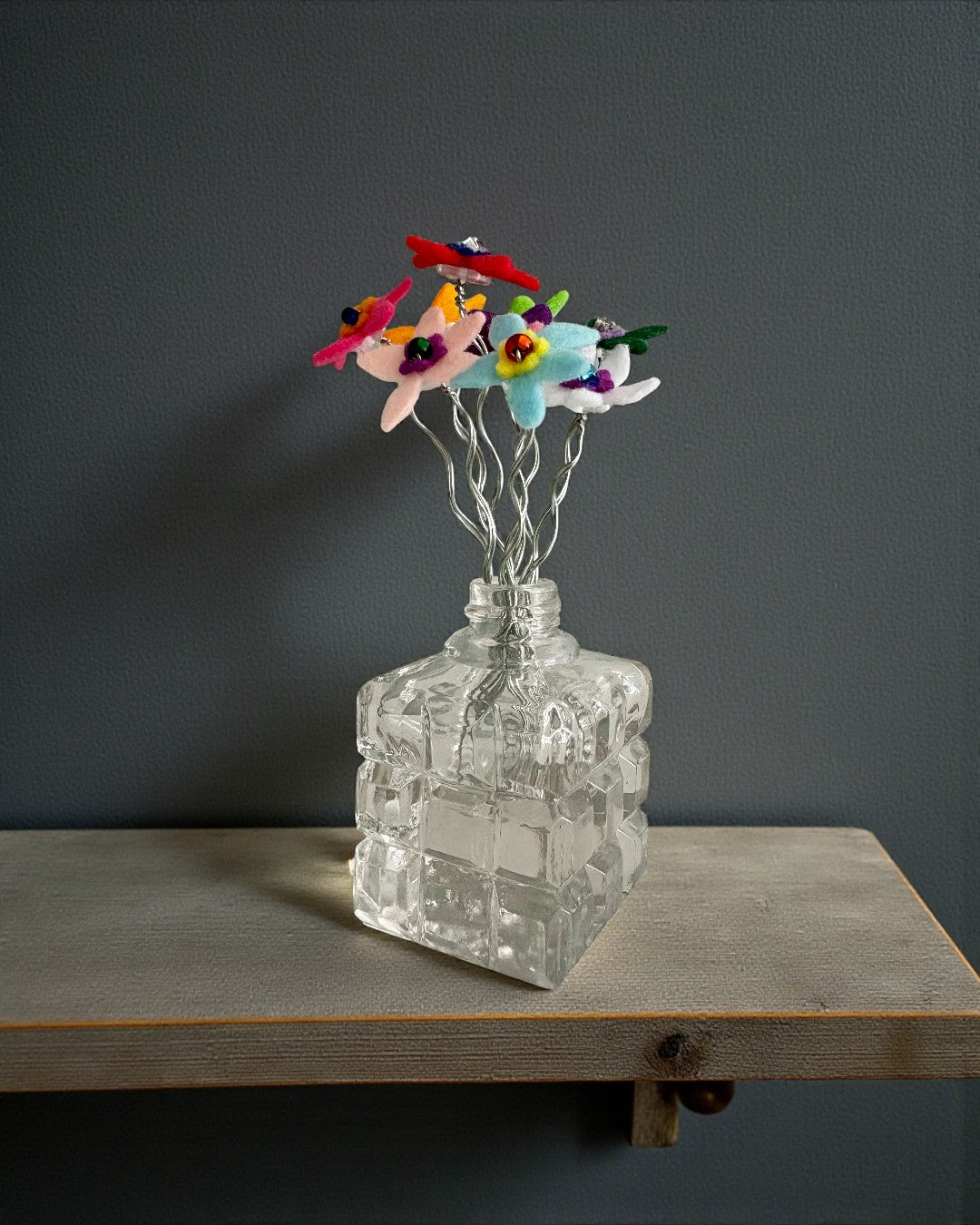 Vase with 10 Small Flowers