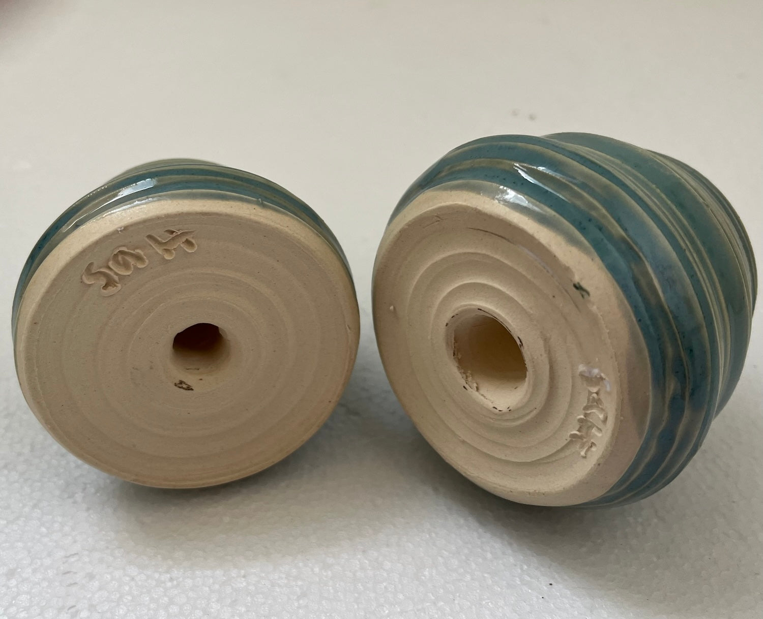 Stopperless Salt and Pepper shakers