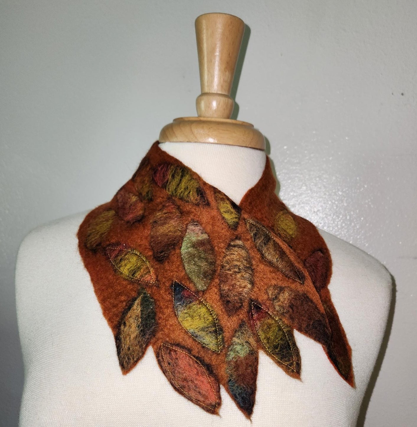 Leafy Cowl - Nutmeg