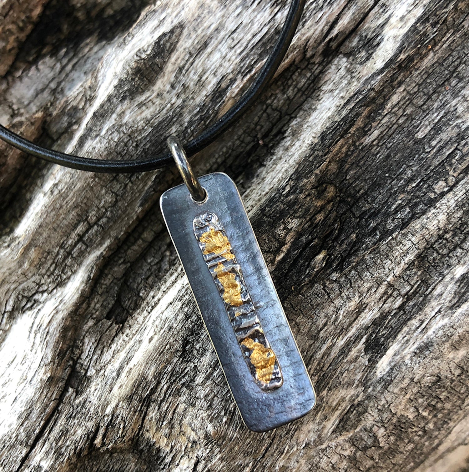 keumboo dog-tag-style necklace