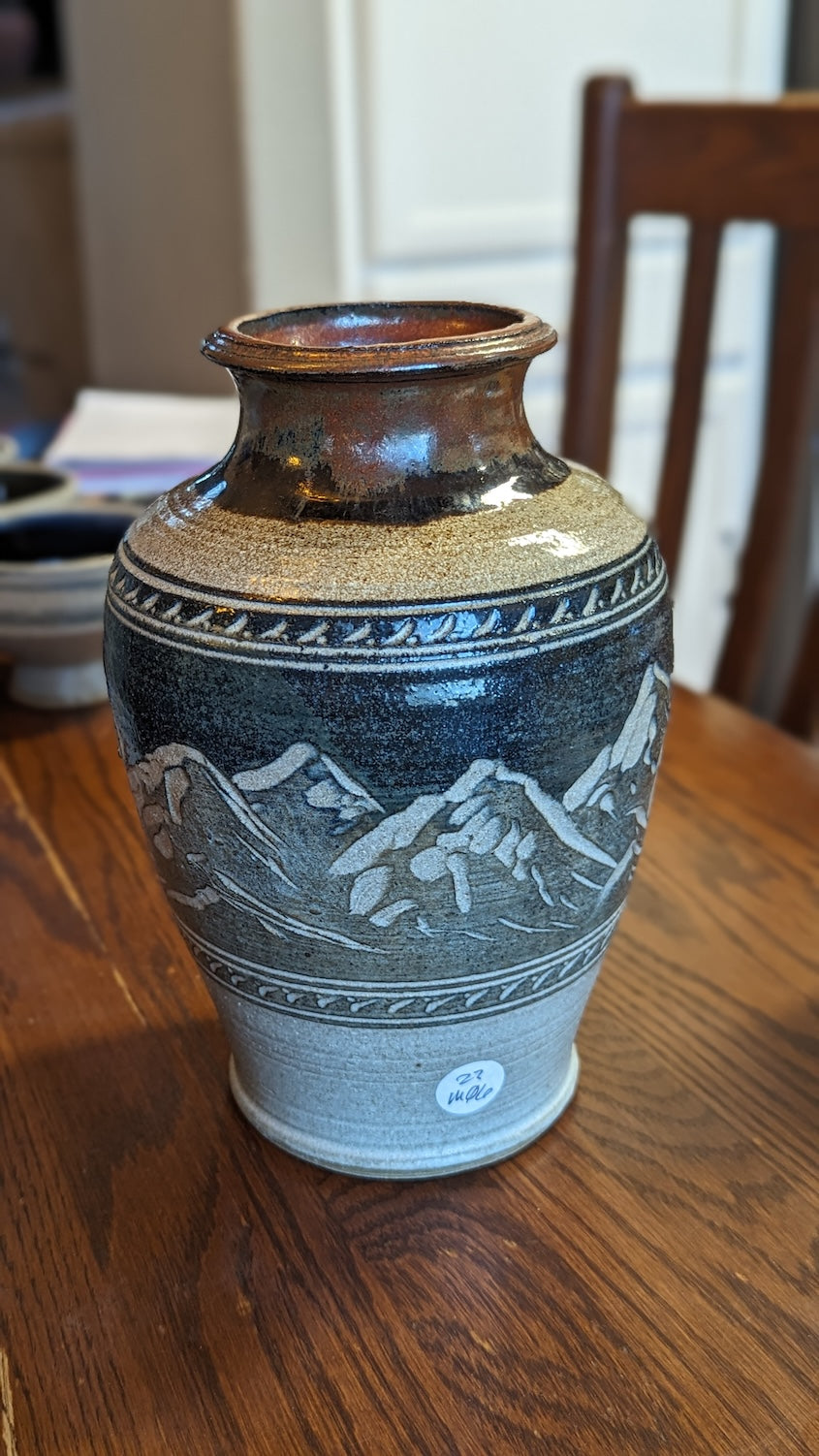 Mountain Vase 22M06